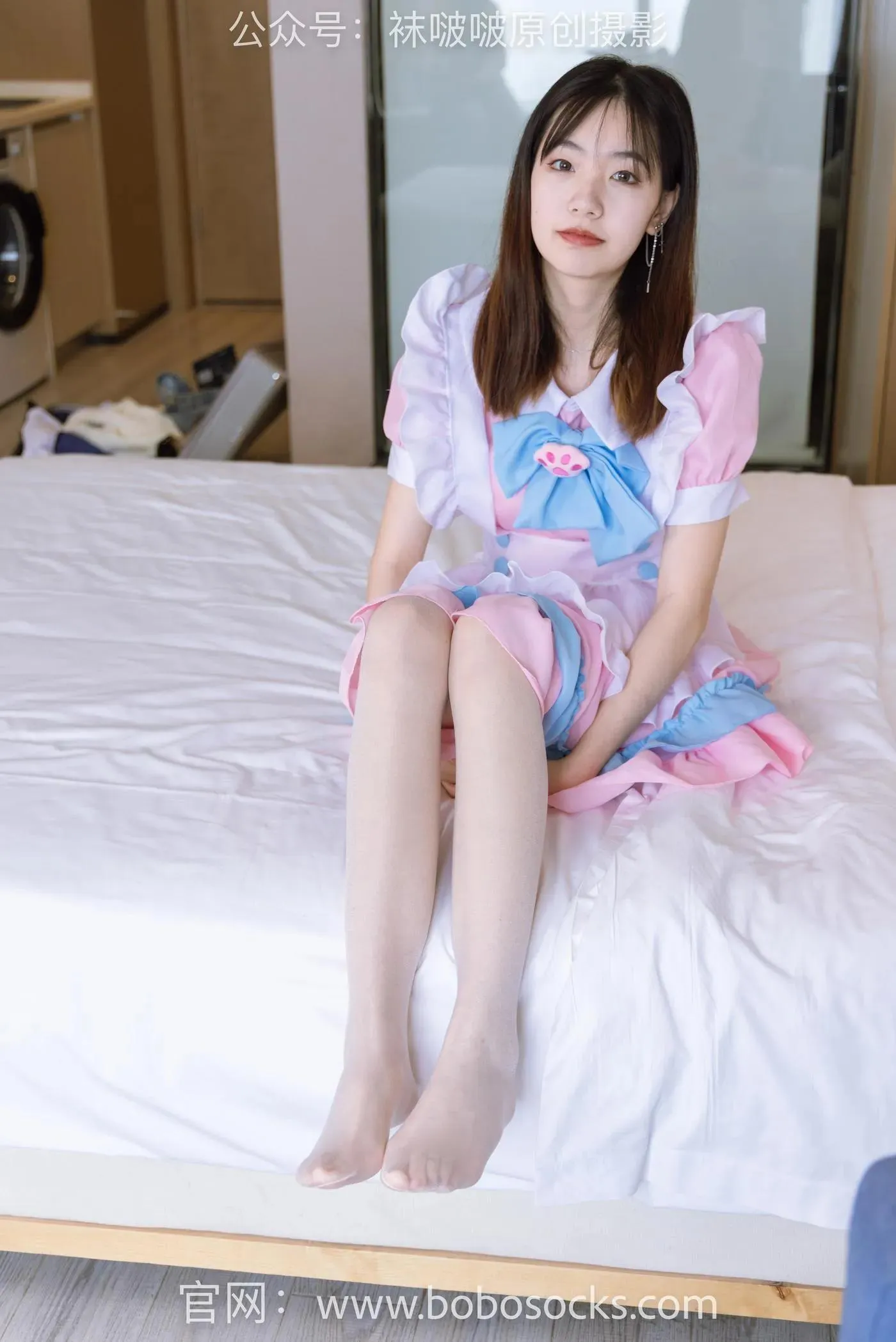 [BoBoSocks袜啵啵]NO.154 小甜豆-两双高跟鞋、珠光白丝、女仆装 [200P]插图5